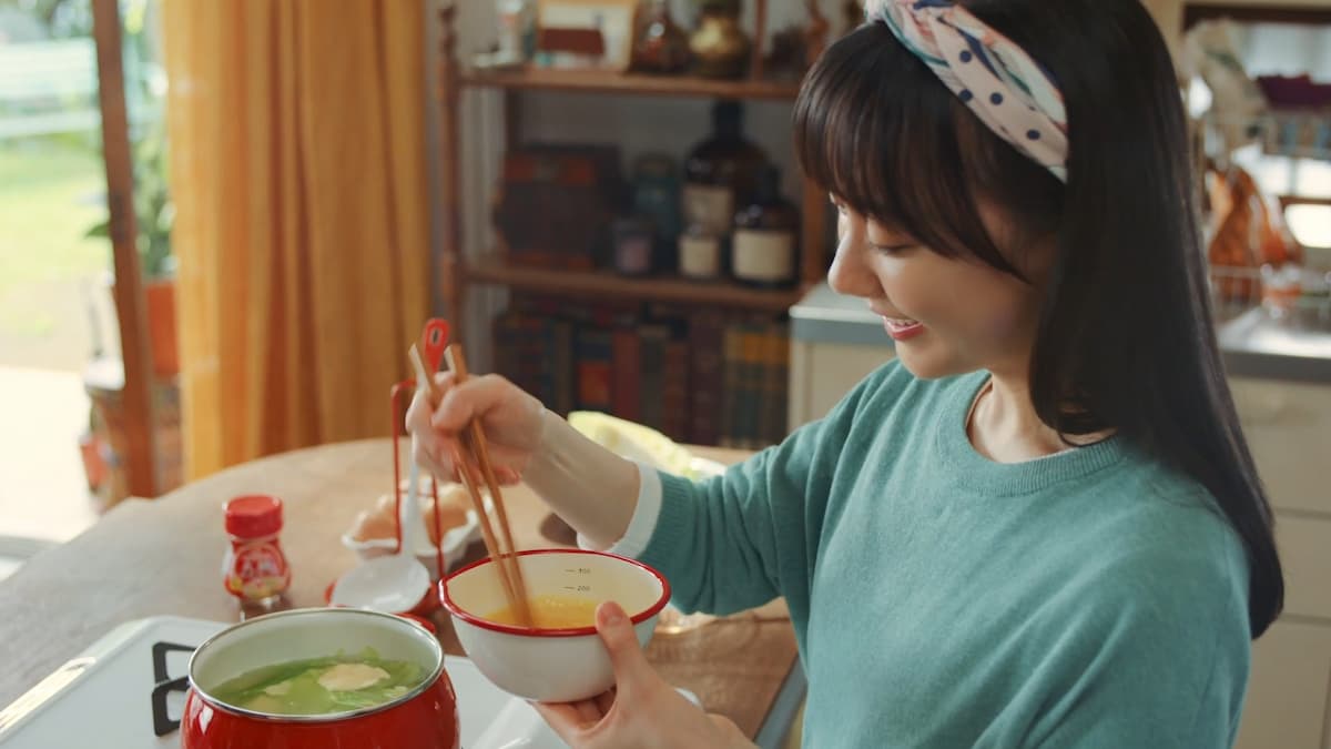 味の素テレビCM「丸鶏がらスープ 丸うた」編カット