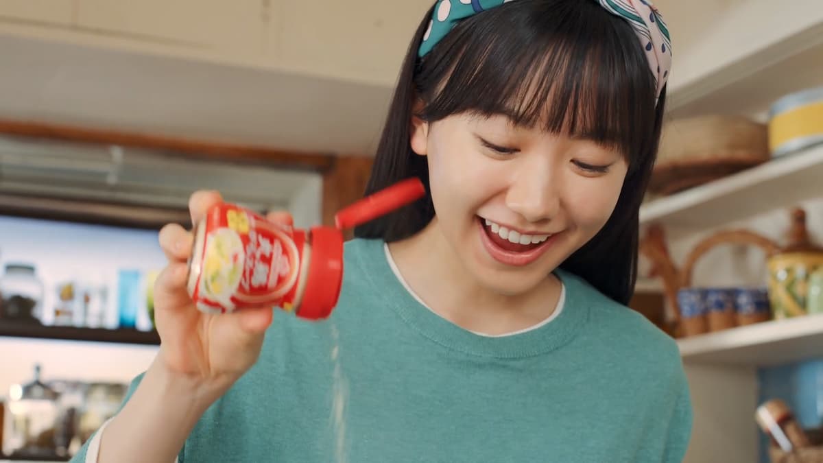 味の素テレビCM「丸鶏がらスープ 丸うた」編カット