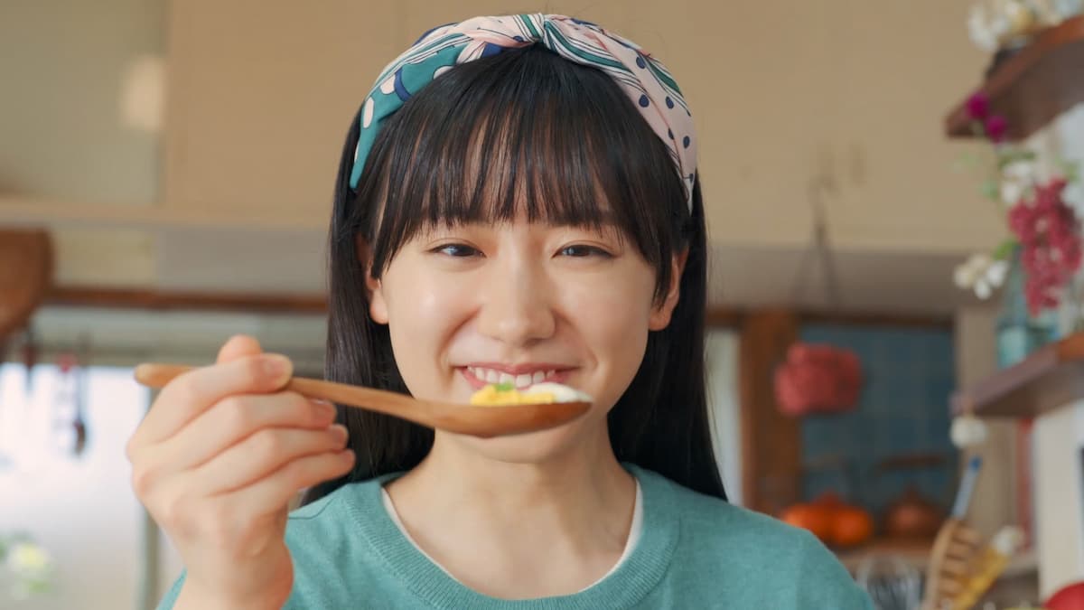 味の素テレビCM「丸鶏がらスープ 丸うた」編カット