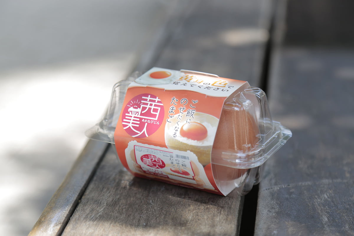 黄身”と車体の色が同じ」が起点 卵ブランドが中央線快速を広告ジャック