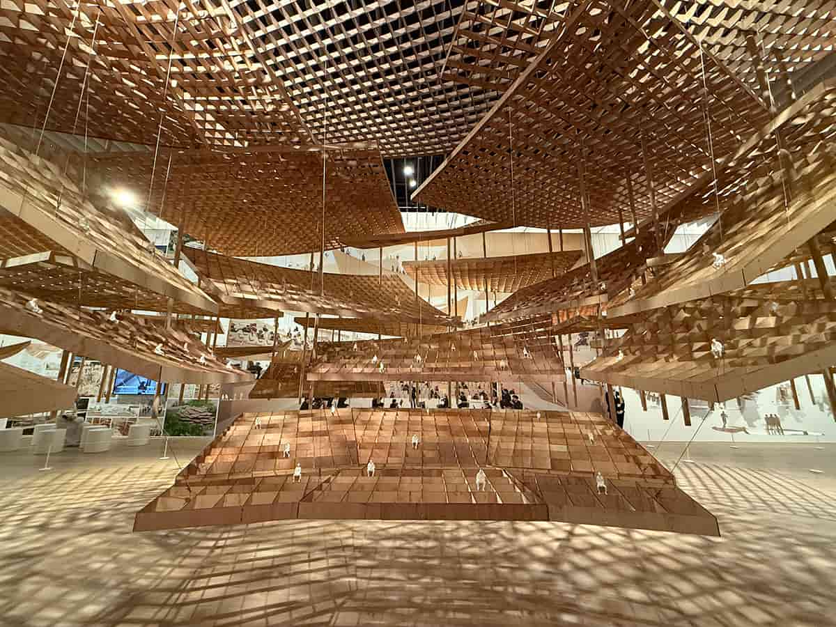 藤本壮介、初の大規模個展 万博の大屋根リングをはじめ全ての作品模型