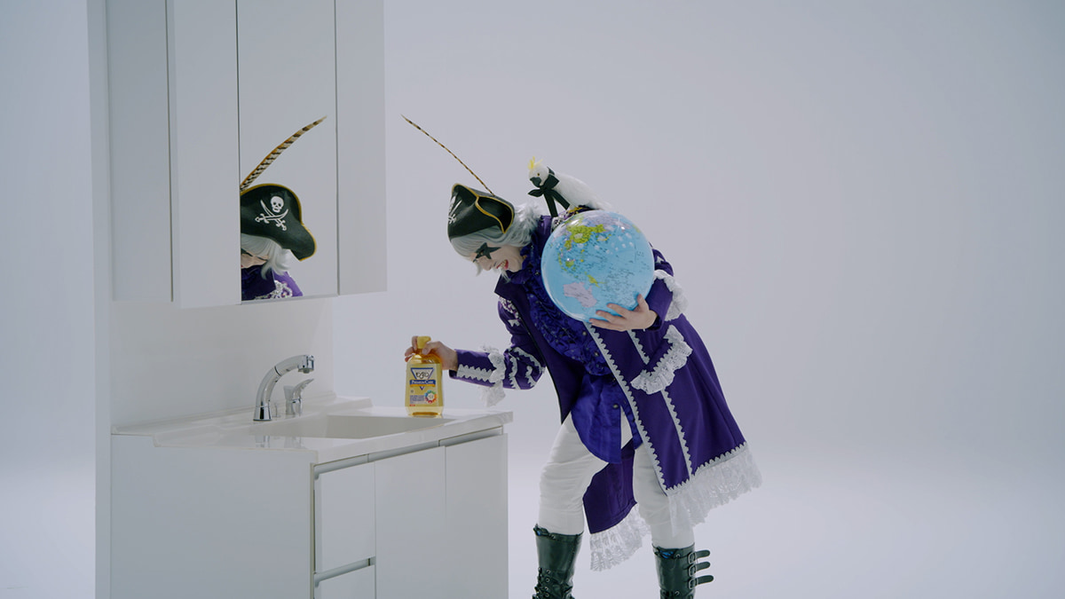 イメージ アース製薬 WEBCM「片手でモンダミンできる?」