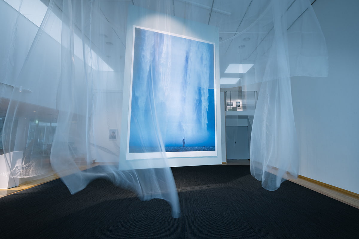 写真 吉沢亮さん写真展『FOSS』が開催中