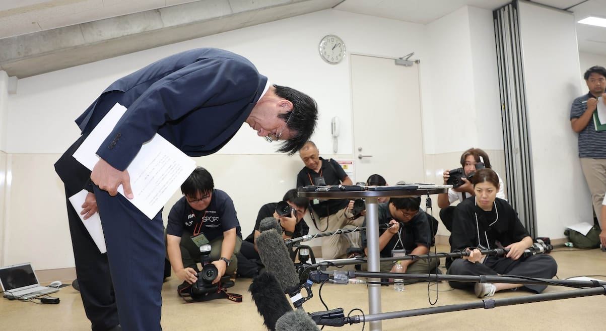 写真 8月10日、広島県代表の広陵高校が夏の甲子園出場辞退を表明し、堀正和校長が謝罪した(写真:スポーツ報知/アフロ)