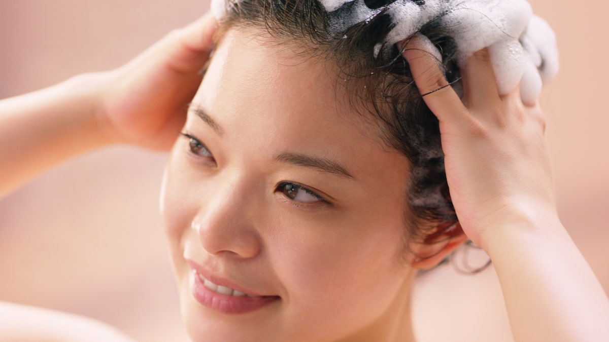 イメージ cmカット 新テレビCM「やさしく洗う人」篇に出演した岸井