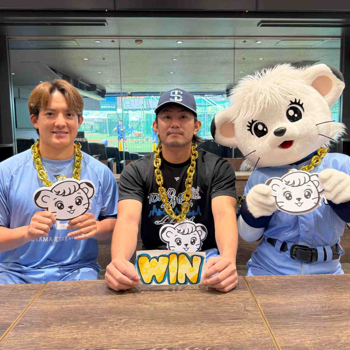 累計1万個超売れた！ライオンズの「クソデカネックレス」が“語られる