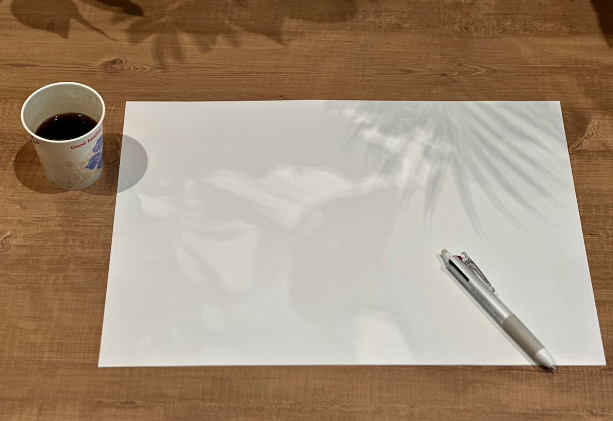 いつも見ている風景。「変数を増やす」と書き込むことが多くなってくるので、メモはA3サイズにすることが多いです。余白が広いと頭のサイズもA3になる気がします。