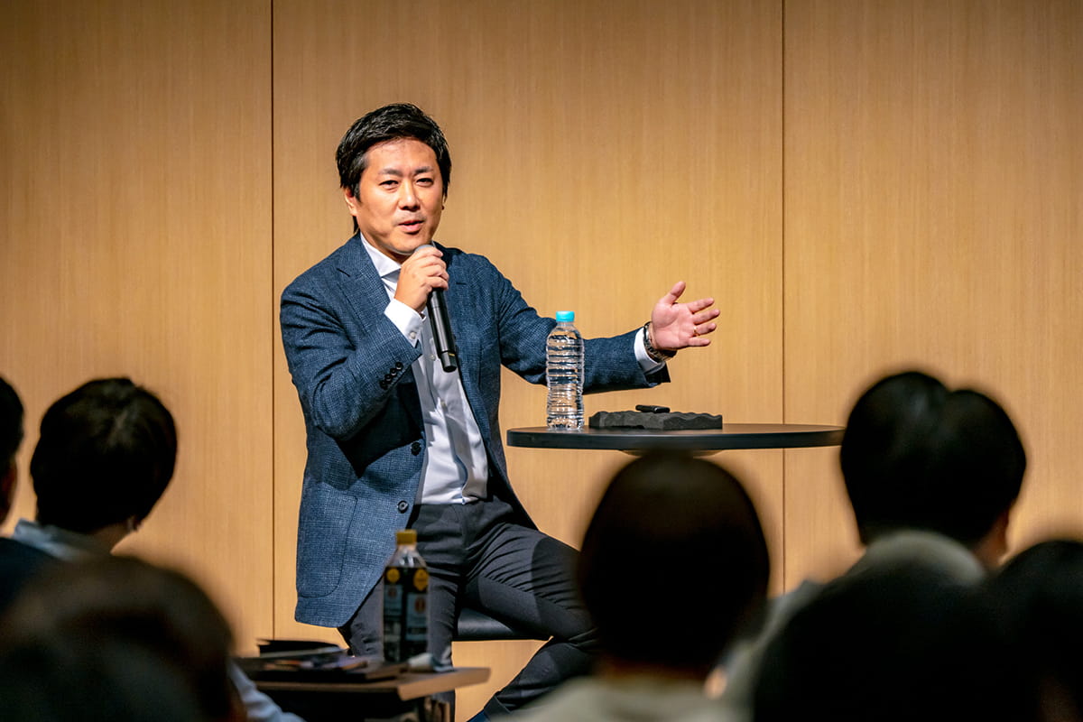 写真 人物 全日本空輸 CX推進室CX戦略部 CXマネージメント推進チームリーダー 大日向健人 氏