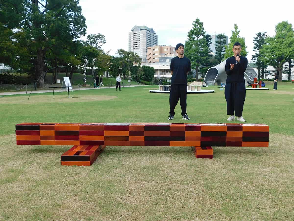 芝生広場に展示された作品。