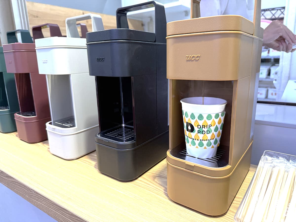 引き当てたフレーバーは、ドリップポッドで抽出し、お菓子と共にその場で楽しむことができる。