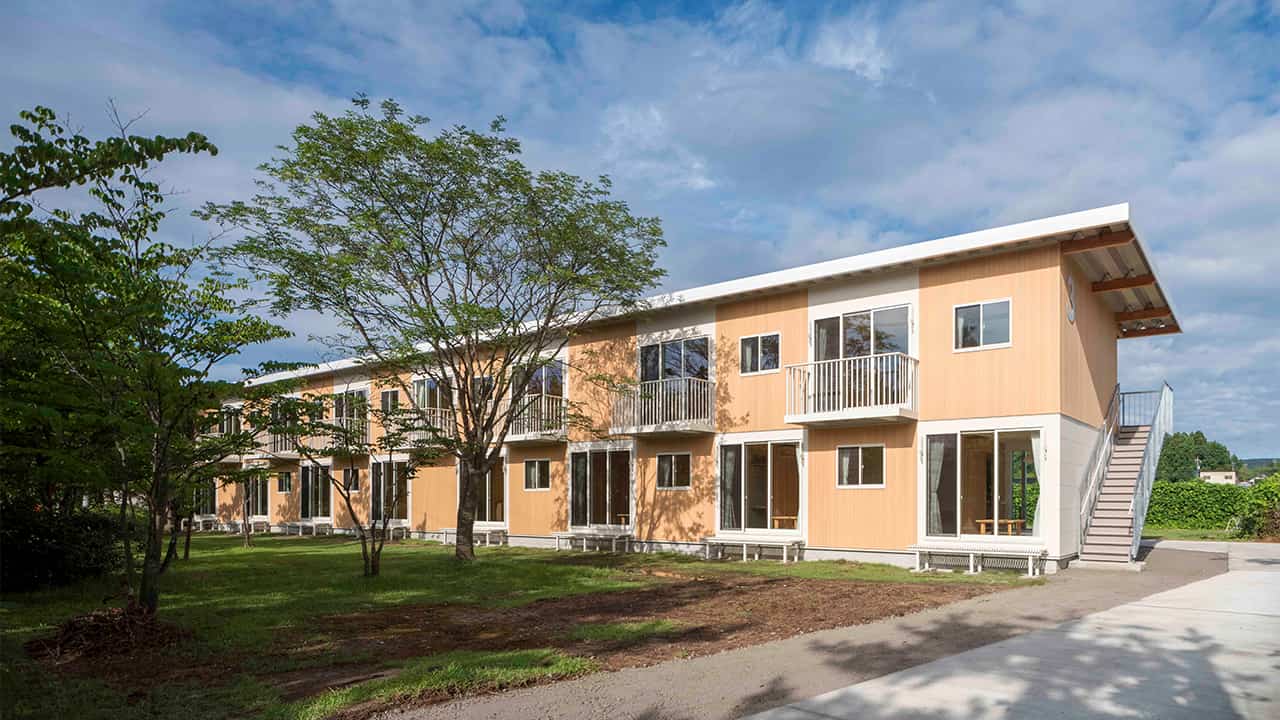 坂茂氏らが手がけた仮設住宅にグッドデザイン大賞、関西万博「大屋根