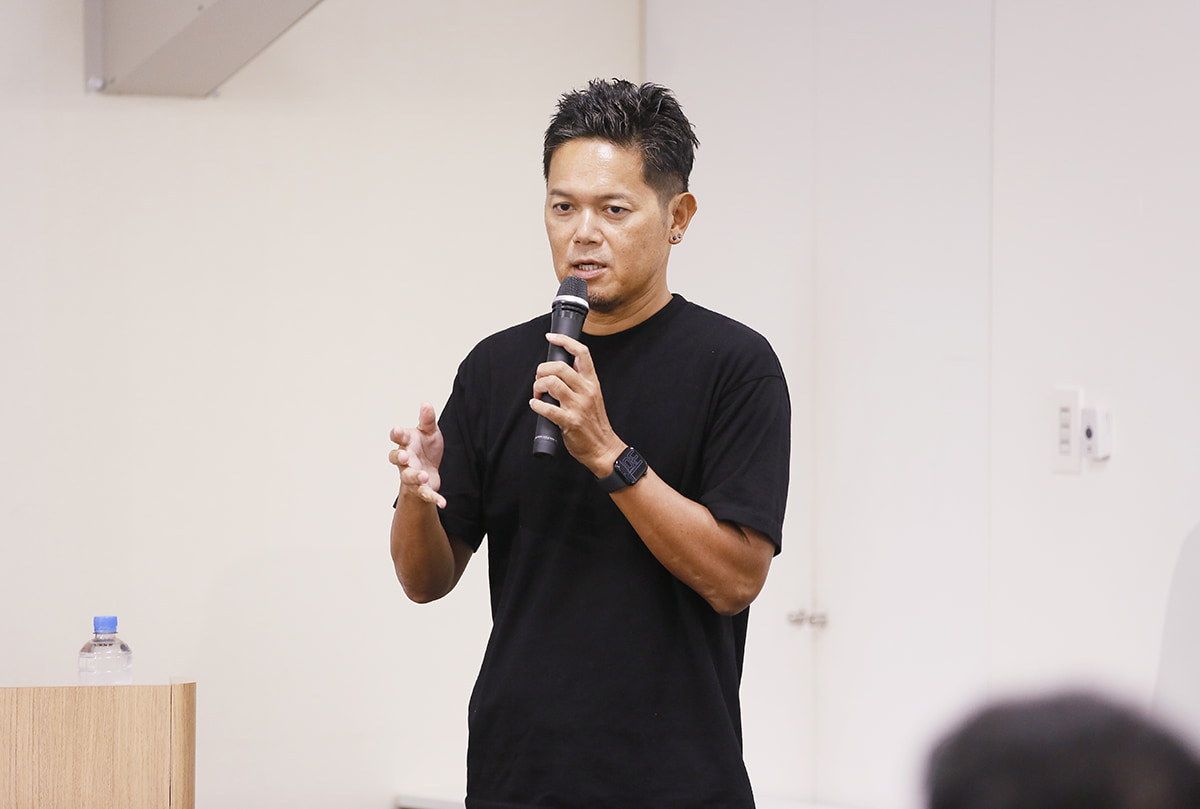 写真 人物 顧客時間 共同CEO/代表取締役 Head of Management 岩井琢磨 氏