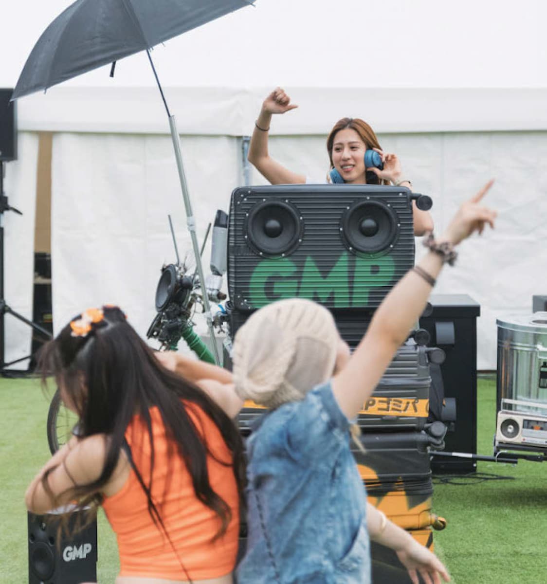 2025年5月にお台場で開催された「CHIMERA GAMES Vol.10」にて初公開された「Trash Party(通称:ゴミパ)」。来場者がゴミを捨てる動作を通じて生まれる音をリアルタイムで音楽化し、DJがその場で“ゴミの音”によるライブパフォーマンスを実施。