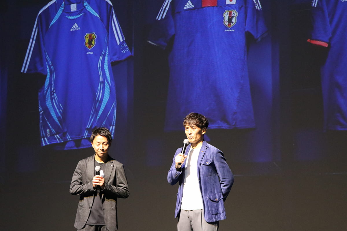 アディダスジャパンのCEO萩尾浩平氏(左)とJFA会長の宮本恒靖氏(右)。サッカー日本代表キャプテンだった宮本氏は着る側から作る側に立場が変わって、世の中にどう受け取られるかわくわくしたと語った。