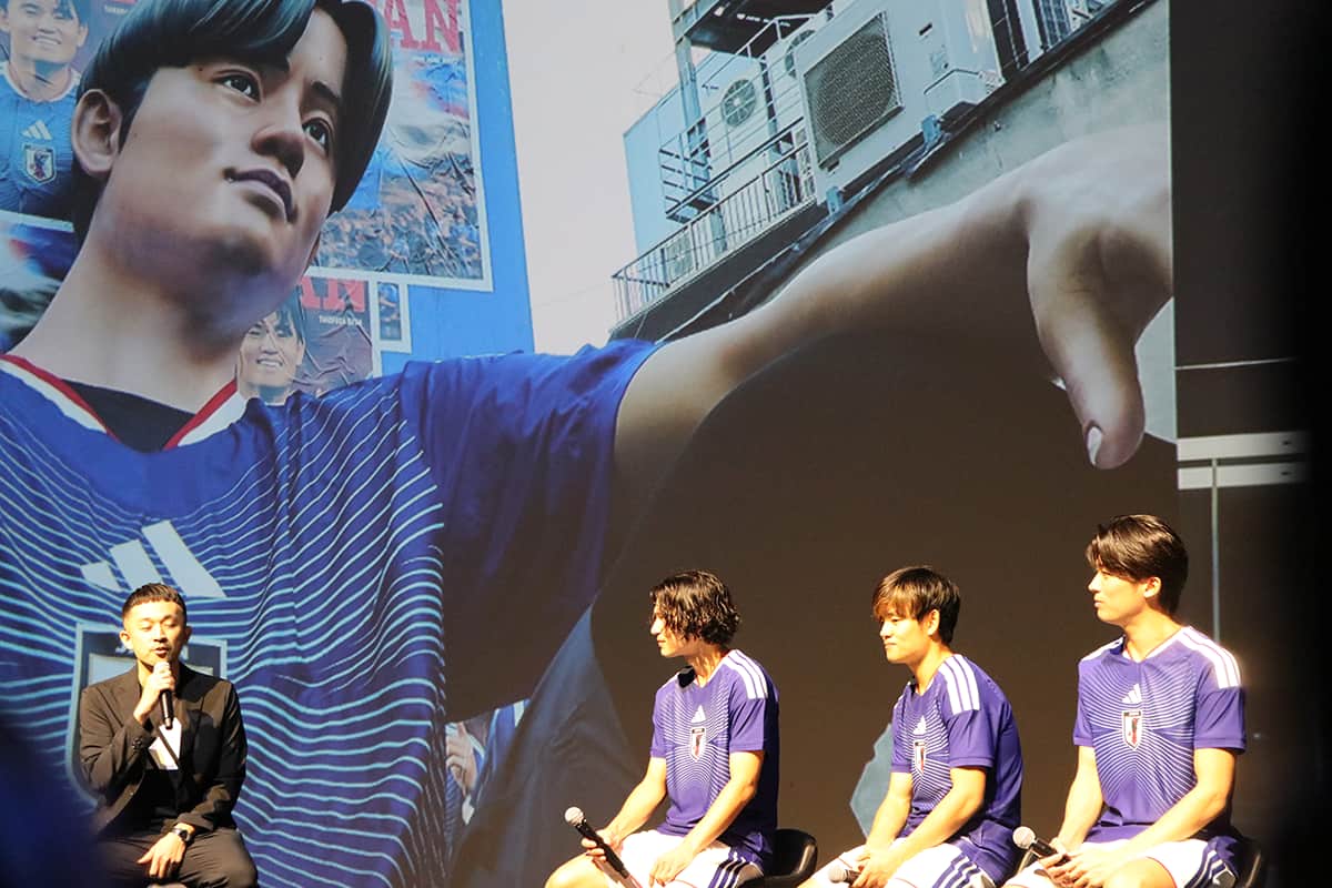 モニュメントを手掛けたのは、特殊メイクアップアーティストのAmazing JIRO氏