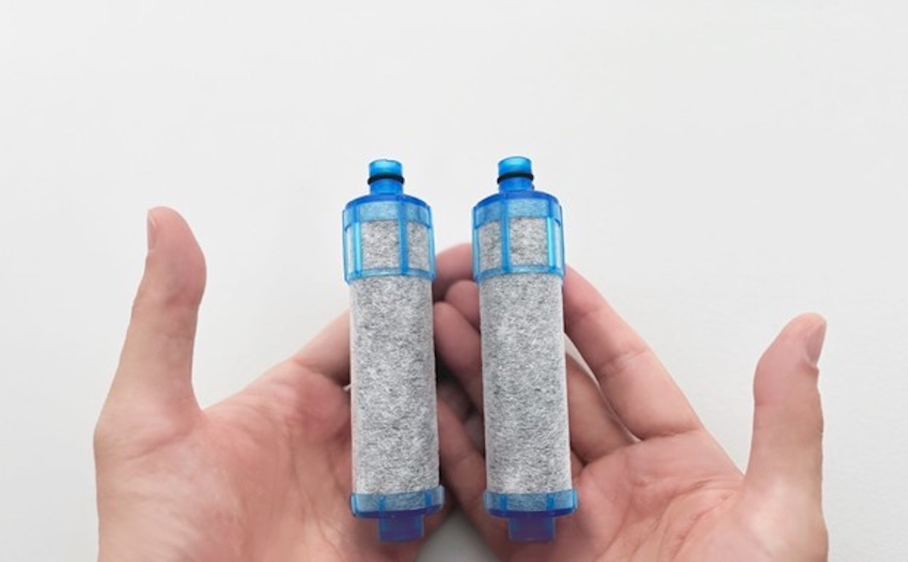 写真 左:非純正品、右:純正品