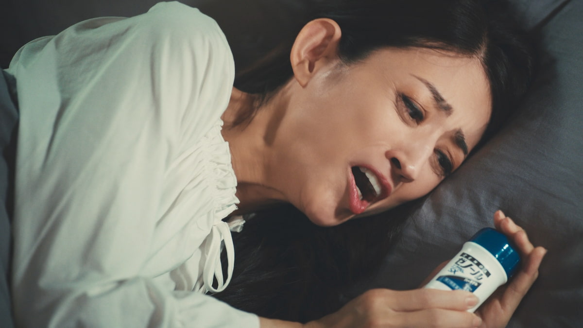 小沢さんの様々な表情が、台詞以上に製品の魅力を伝える役割を果たしている。