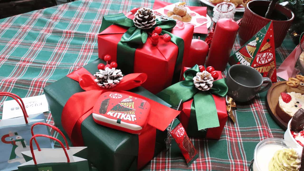 サンタも節約・タイパ重視か？ 平日×物価高のクリスマス商戦、コンビニからファストフードまで様々な工夫