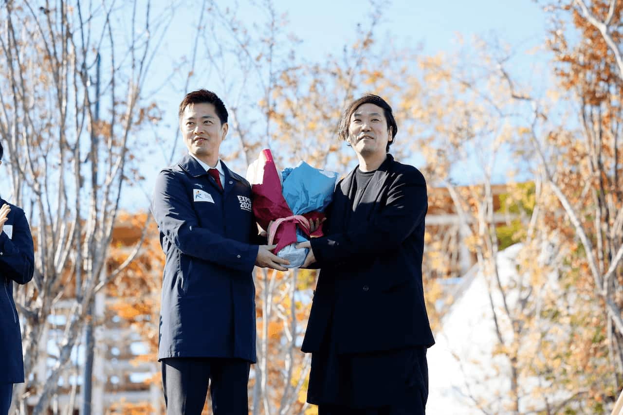 写真 吉村大阪府知事、引地耕太氏。