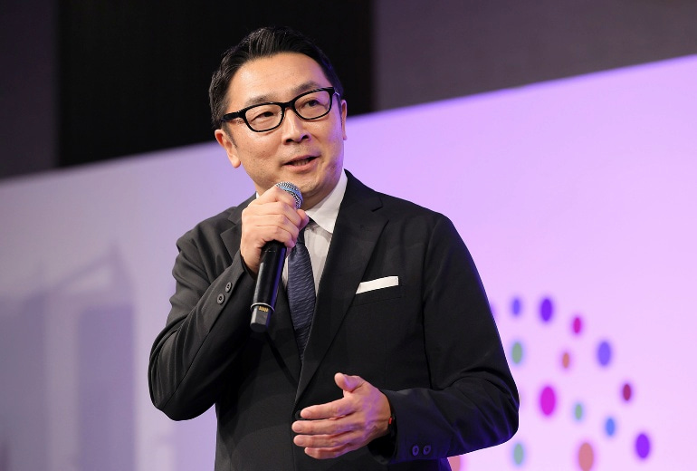 写真 人物 佐藤栄氏