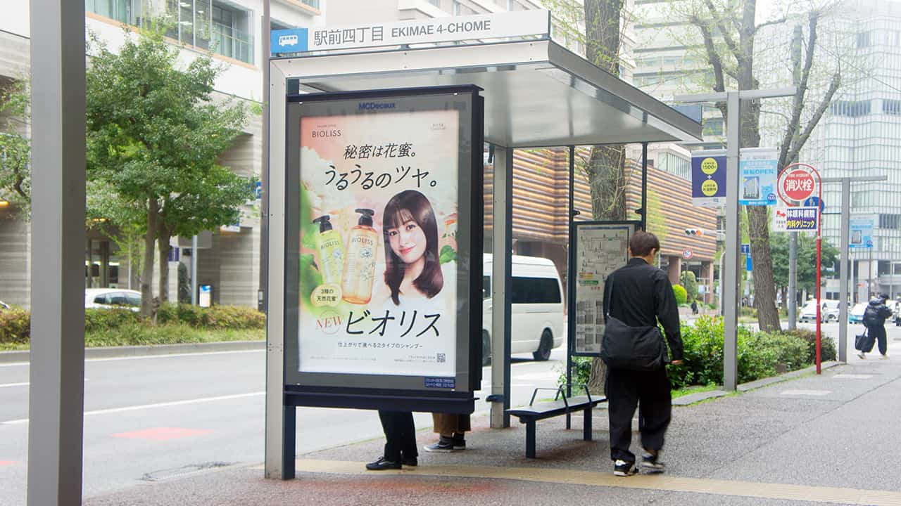 橋本環奈の魅力を堪能しよう！大規模OOH展開中