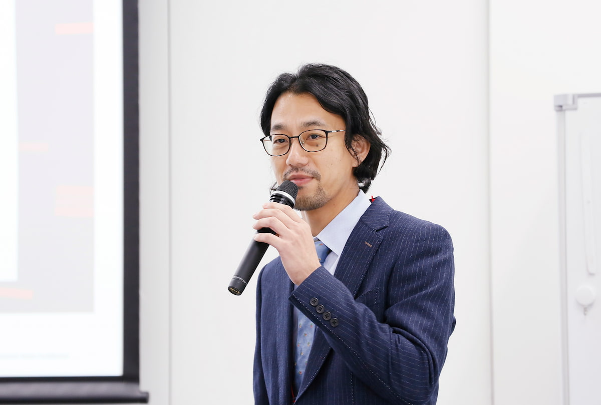 写真 人物 アドビ 統括本部長の永島充氏