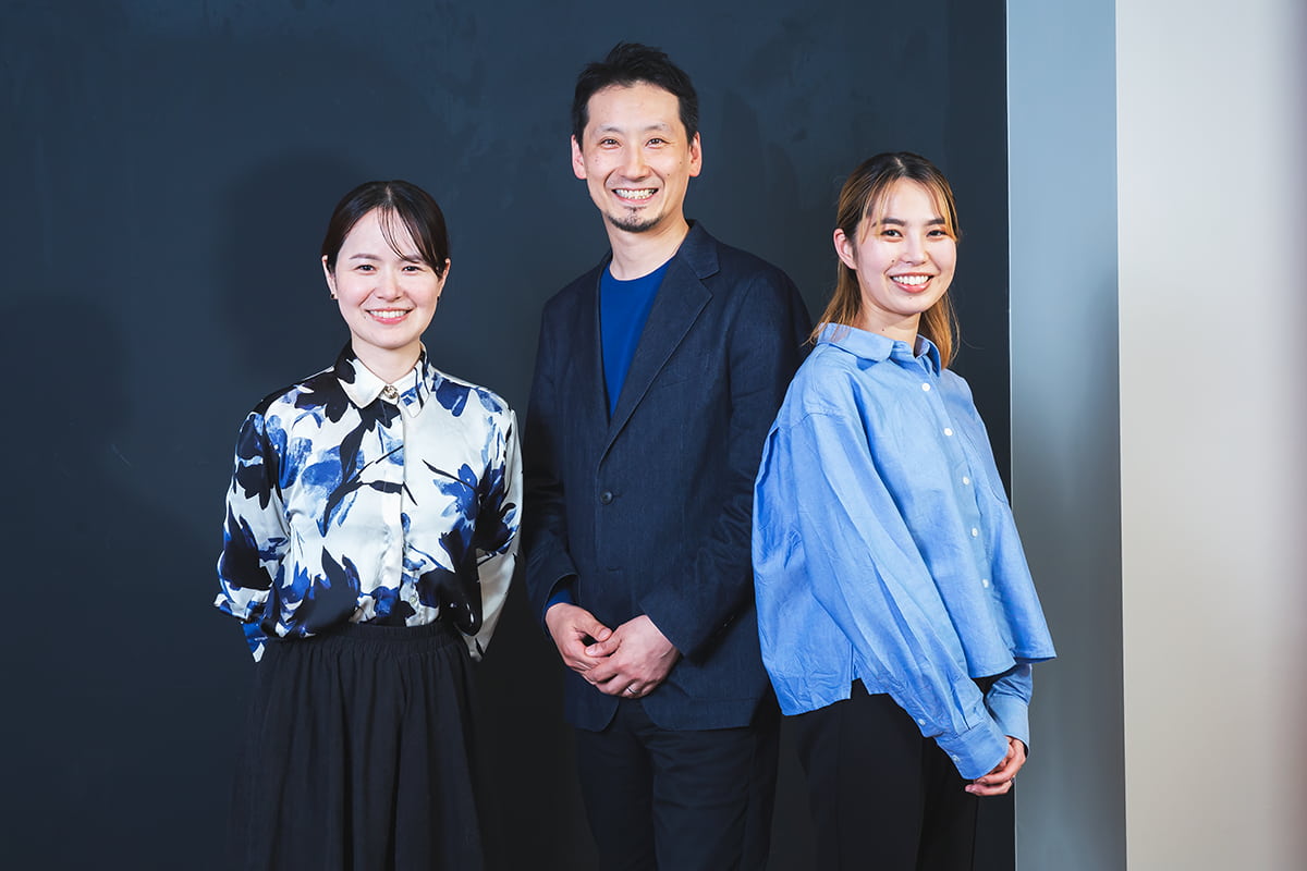 LITORY代表取締役 平田圭氏(中央)、アカウントプランナー 石川紗織氏(左)、アカウントエグゼクティブ 前田紗里氏(右)