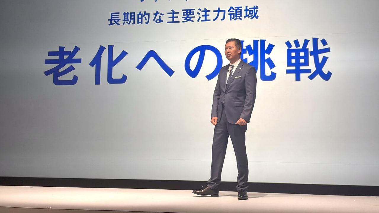 三橋英記社長が登壇し「老化研究」に注力する方針を示した