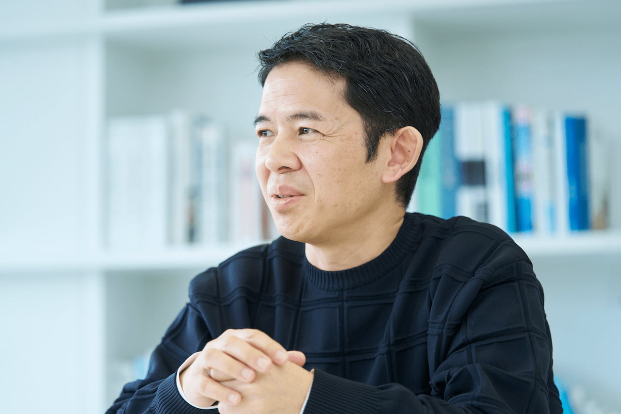 写真 人物 三宅デザイン事務所デザインディレクター/A-POC ABLE ISSEY MIYAKEデザイナー 宮前義之氏