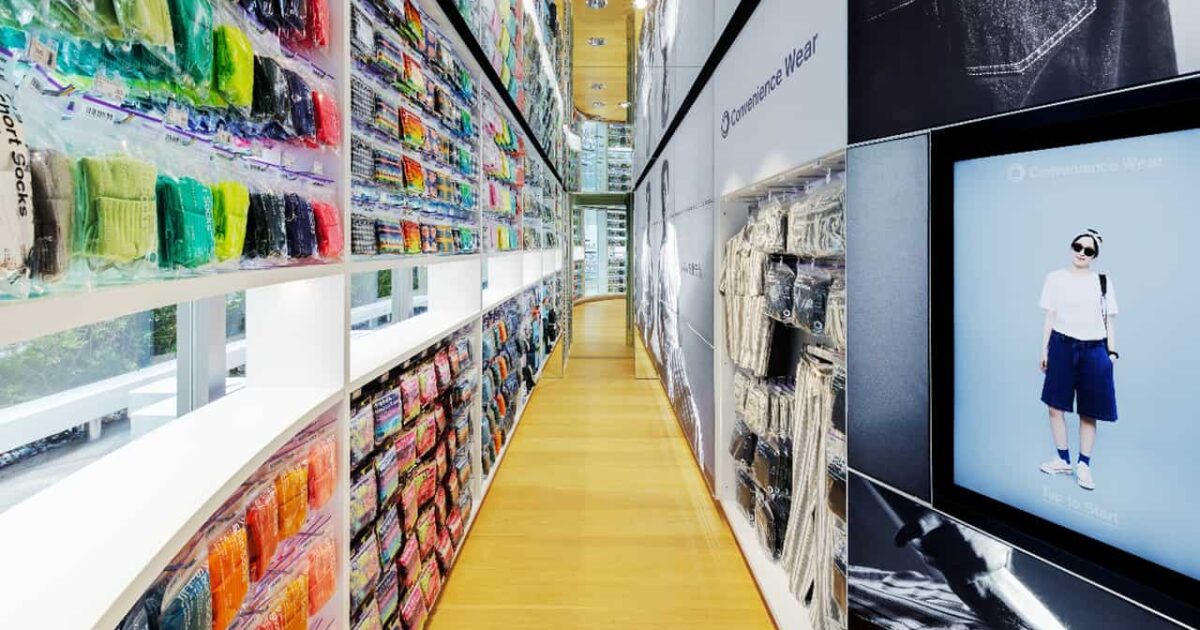 편의점에 탈의실이? 패밀리마트 첫 플래그십 스토어 오픈 미리보기