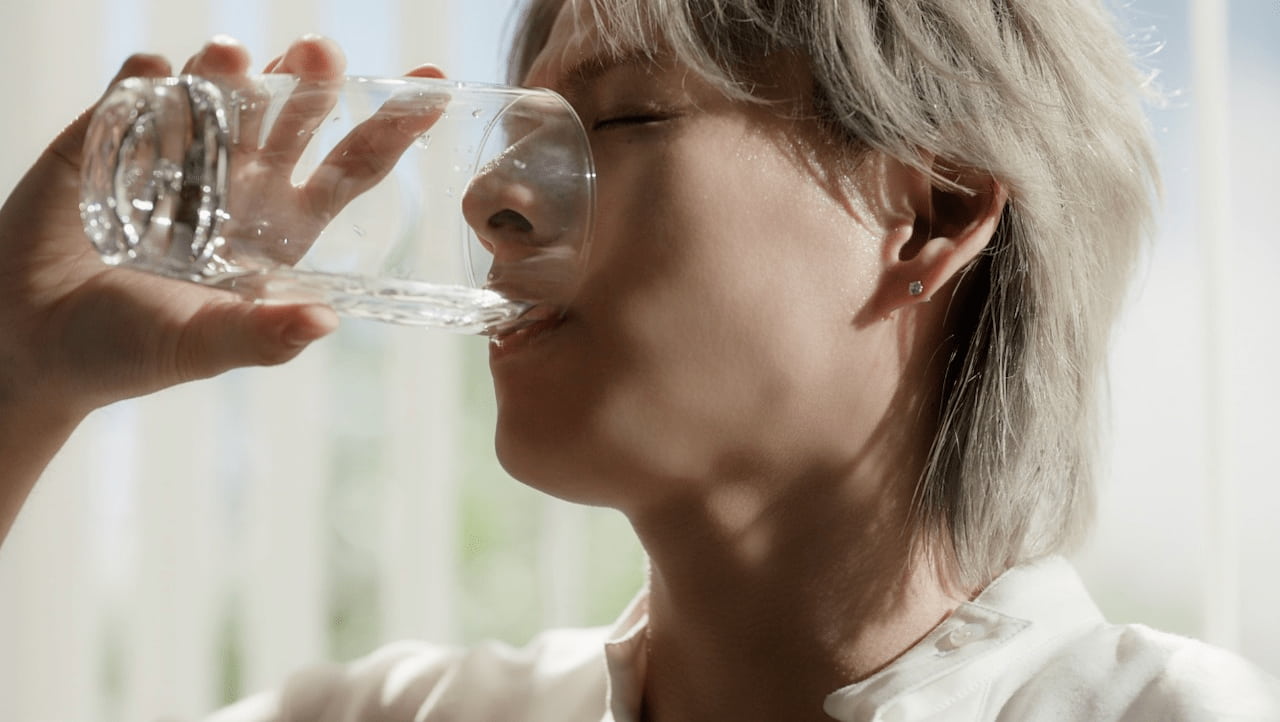 写真 CM カット 「雪肌精『 冷やし雪肌精で涼感美白』篇」