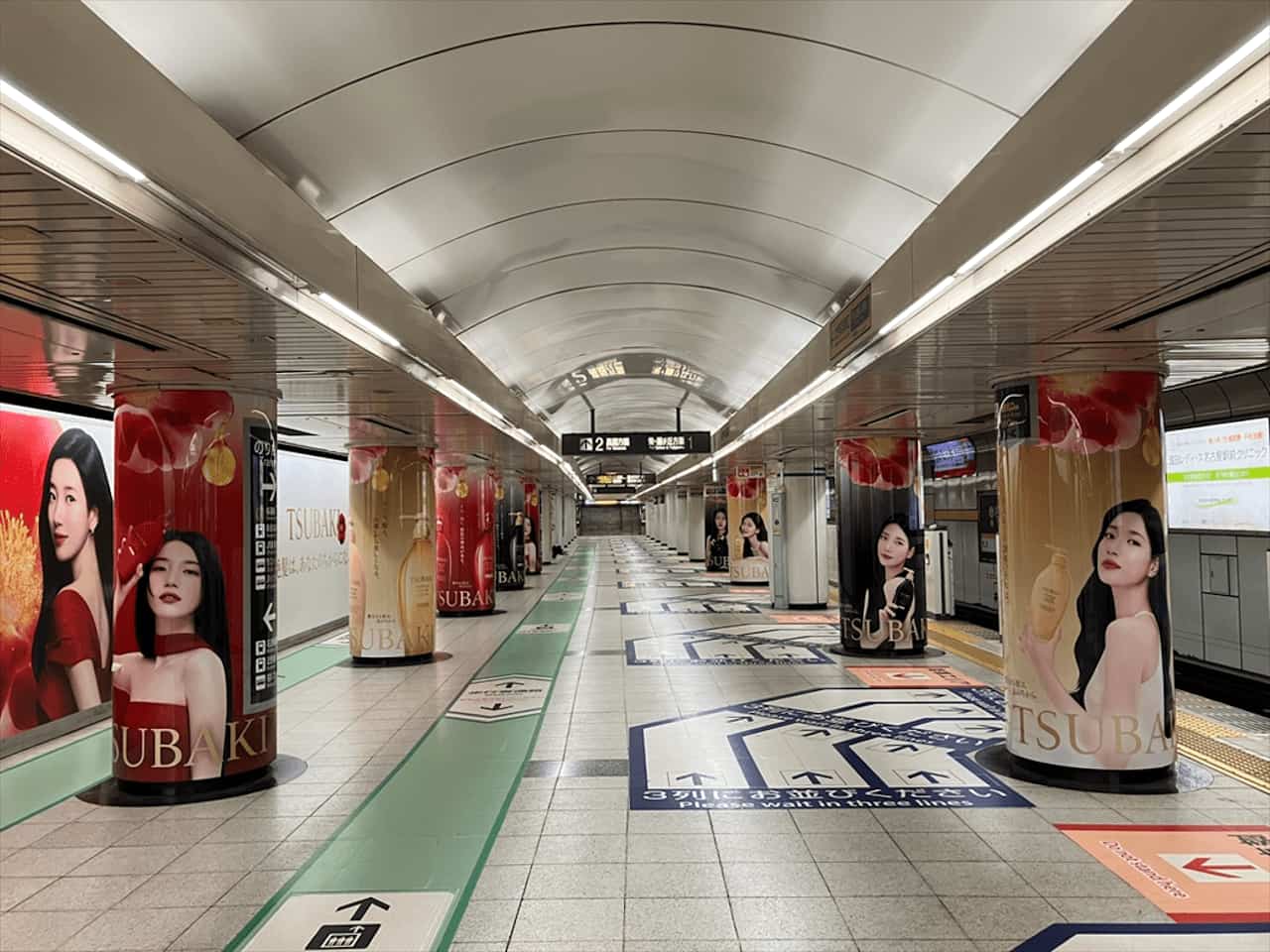 写真 掲載風景 名古屋市営地下鉄「名古屋駅ビッグウォールセット広告」。