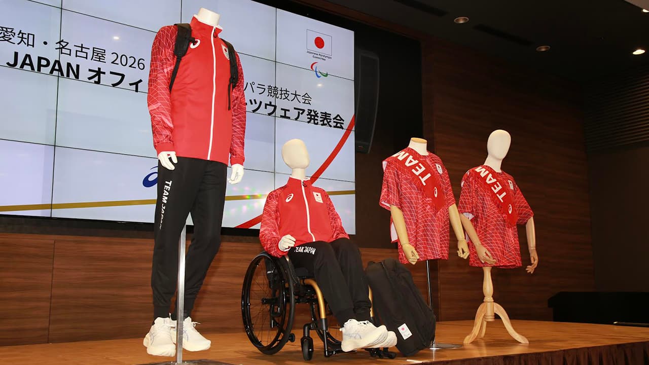 (左がオーセンティックモデル、右がレプリカとなる応援Tシャツ)