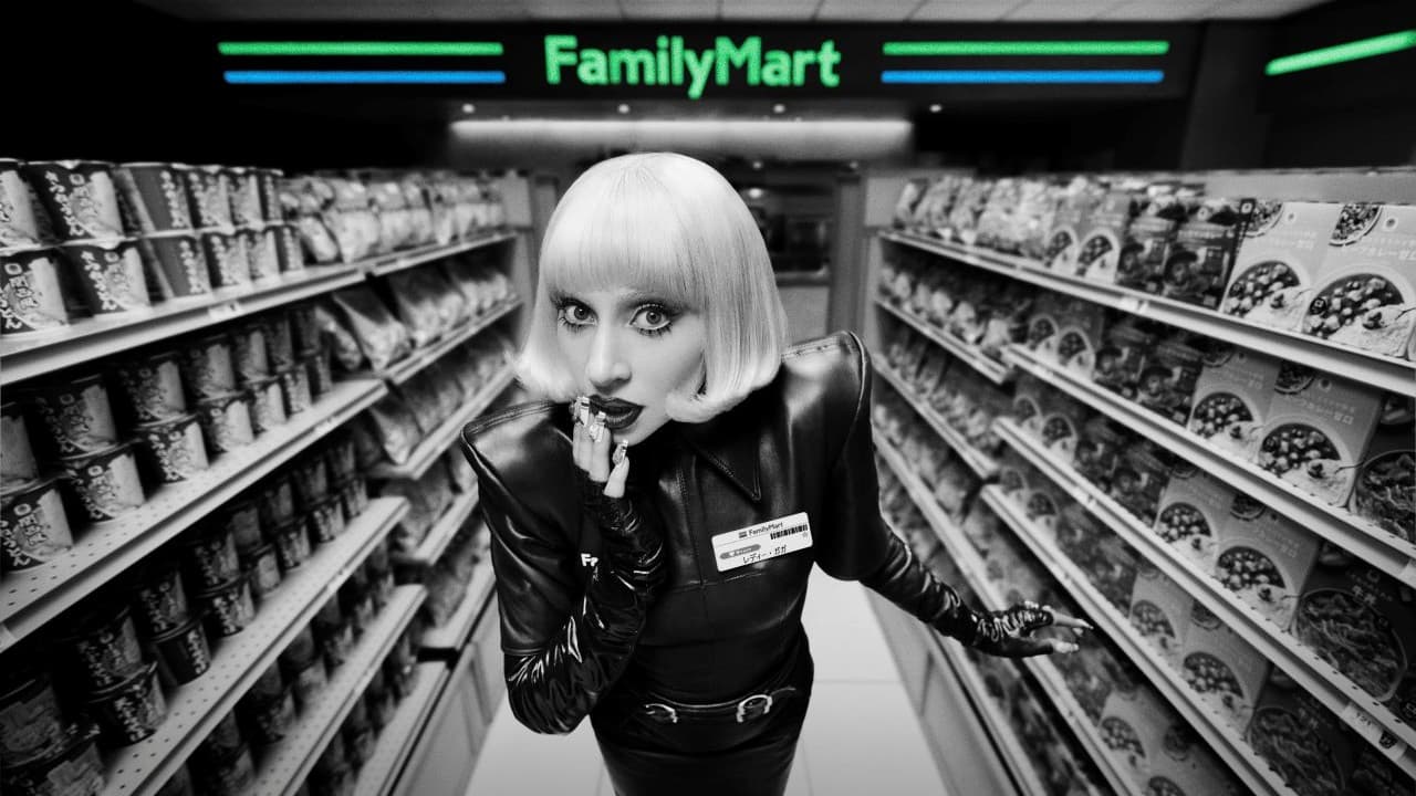 ファミリーマート、レディー・ガガを採用CMに起用 商品宣伝ではなく働くイメージの刷新へ